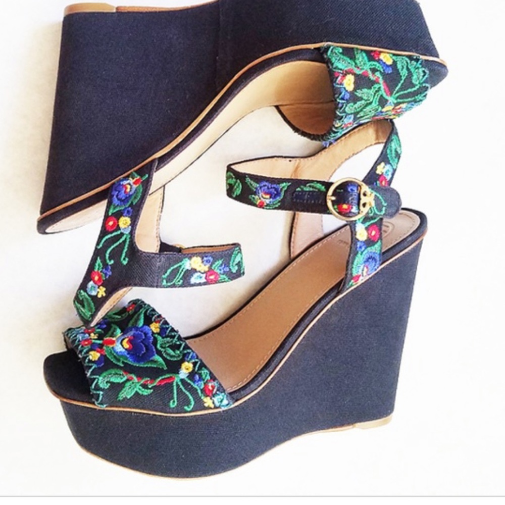Tory Burch Embroidered Wedged Sandals💐